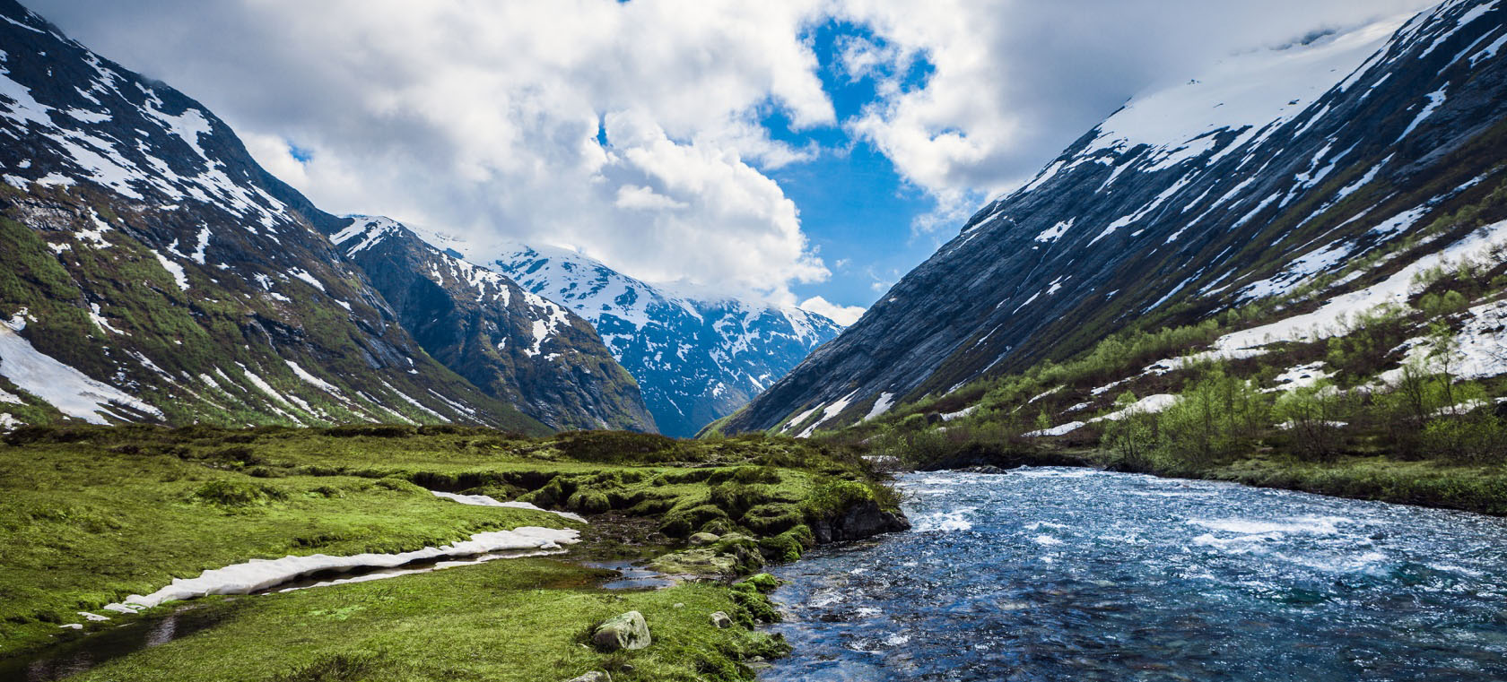 mountain_river_in_norway_2-wallpaper